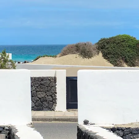 House * Famara