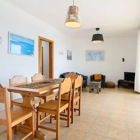 House * Famara
