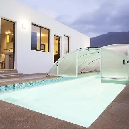 House * Famara