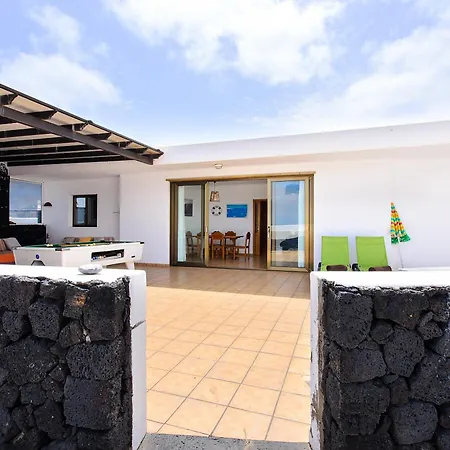 House * Famara
